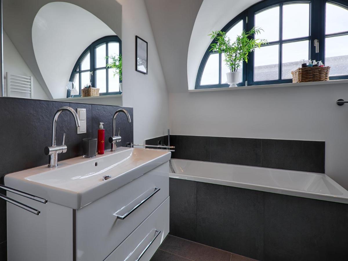 Reetland Am Meer - Premium Reetdachvilla Mit 3 Schlafzimmern, Sauna Und Kamin F27 德兰斯克 外观 照片